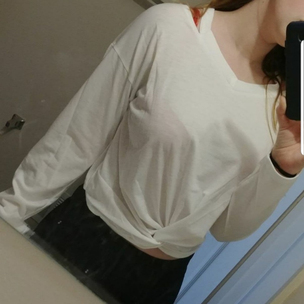 Twist Front Solid Tee- Crop length - Picture 7 of 7